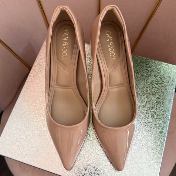 Pre-Loved: Jean Ardor Classic Nude 3.25" Patent Pumps [Size 6.5] - Picture 4 of 5